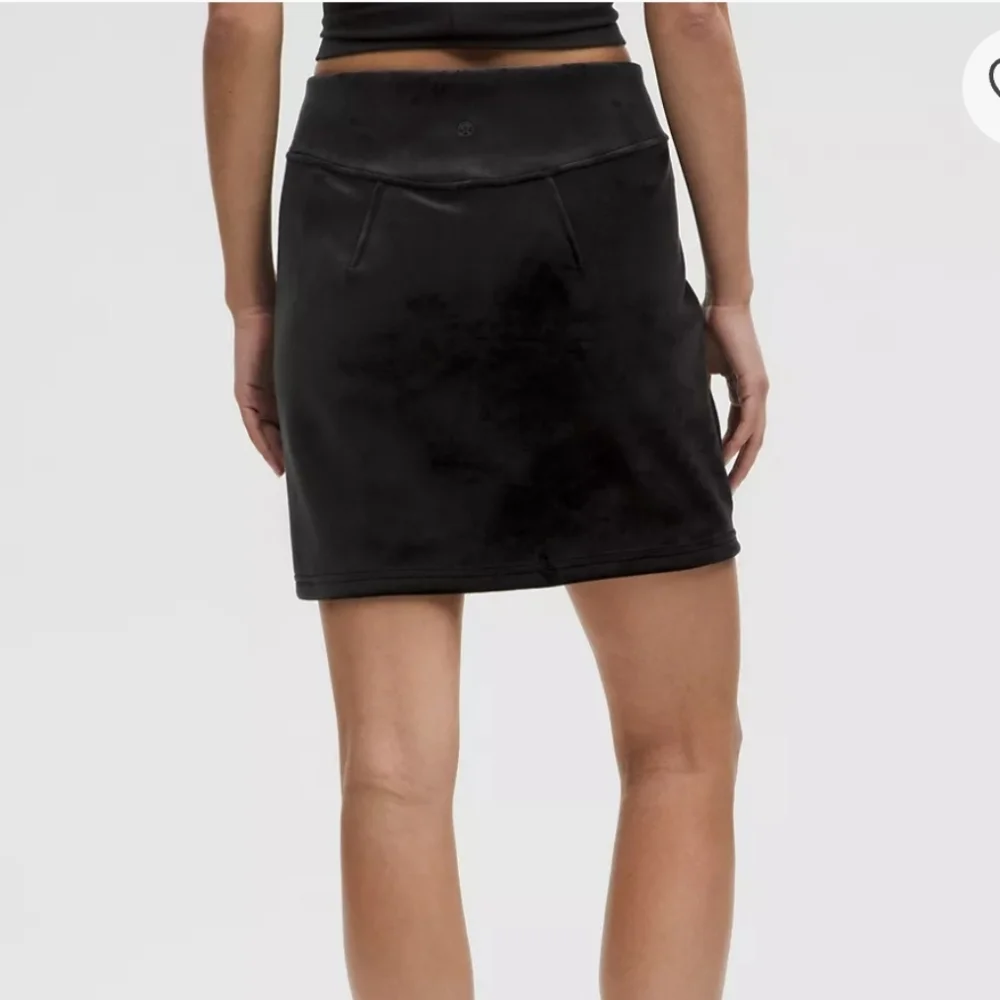 NWT Lululemon Scuba HR Mini Skirt Special Edition Black Velvet SZ L